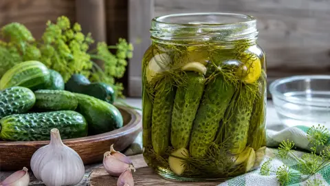 Сладкие огурцы на зиму: рецепт маринада и хранение